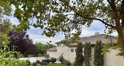 Idyllic Vineyard Loft Apartment