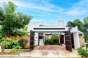 Exterior - Elegant and comfortable villa in Real Montejo (Merida)