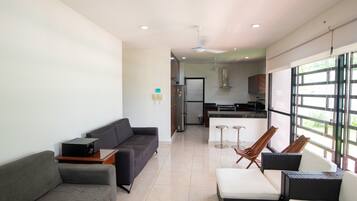 Smart TV, books, stereo, offices