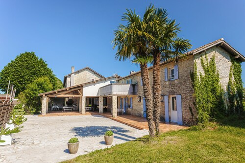 Chambre d'hôtes 'Emeraude' avec piscine partagée, Wi-Fi et climatisation