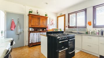 Fridge, microwave, dishwasher, coffee/tea maker