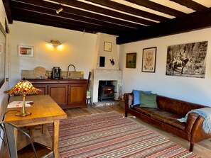 Televisión y chimenea 