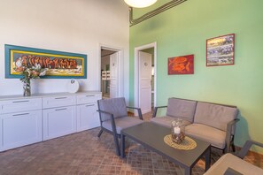 Interior - Villa 'Apollonion' with Private Pool, Wi-Fi and Air Conditioning (Siracusa)