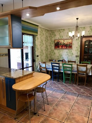 Dining - Perfectly Located Holiday Home with Garden and BBQ (Murgia)