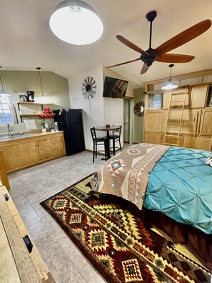 1 chambre, fer et planche Ă repasser, Wi-Fi gratuit, draps fournis