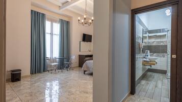 1 habitación, tabla de planchar con plancha, wifi gratis y ropa de cama