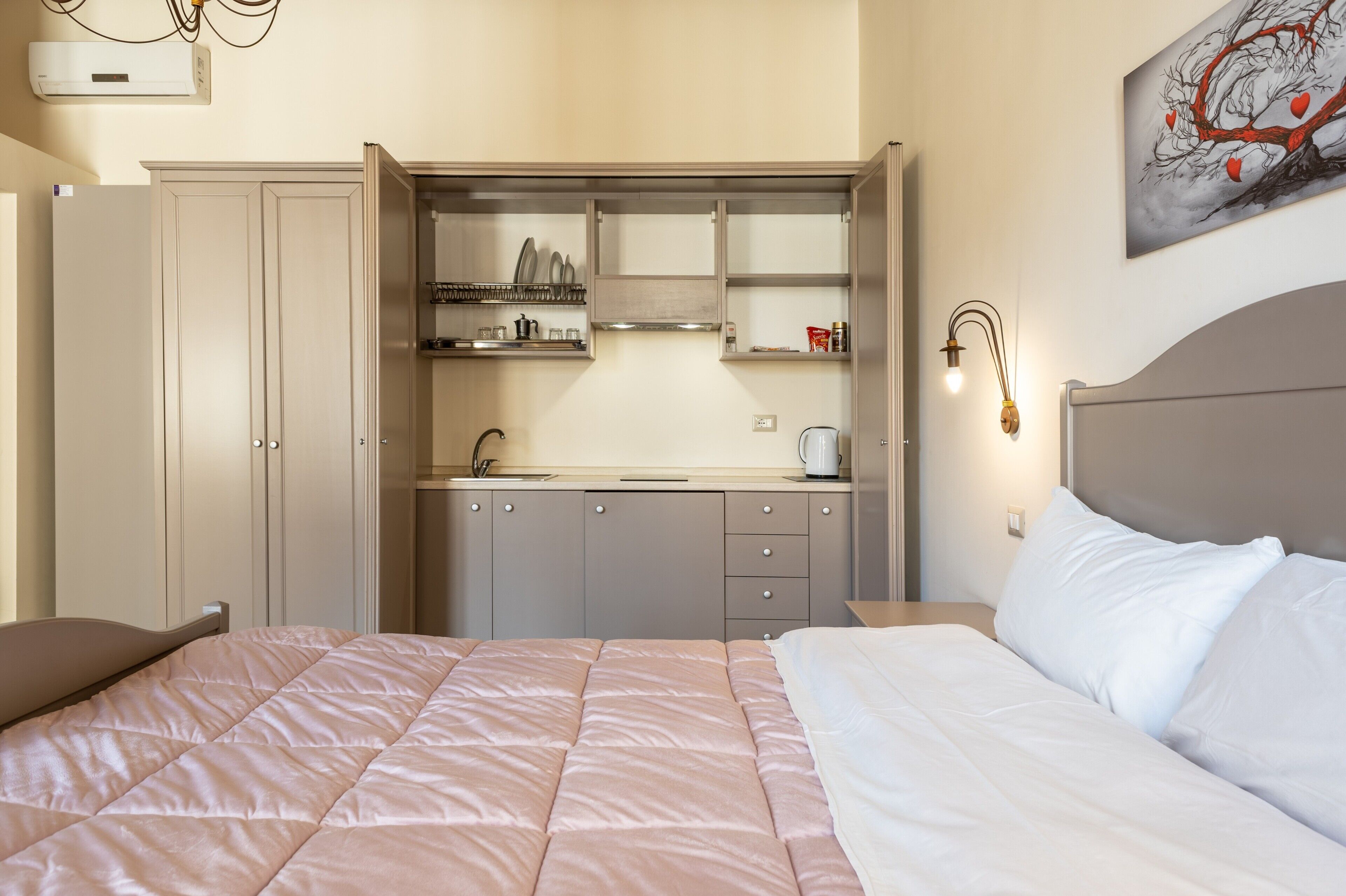 1 室のベッドルーム、アイロン / アイロン台、WiFi (無料)、ベッドシーツ