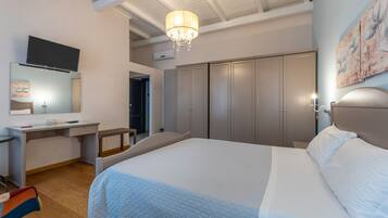 1 habitación, tabla de planchar con plancha, wifi gratis y ropa de cama