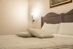 1 bedroom, iron/ironing board, free WiFi, bed sheets - Room 'Al Duomo - Camera Doppia' with Shared Terrace, Wi-Fi and Air Conditioning (Licata)