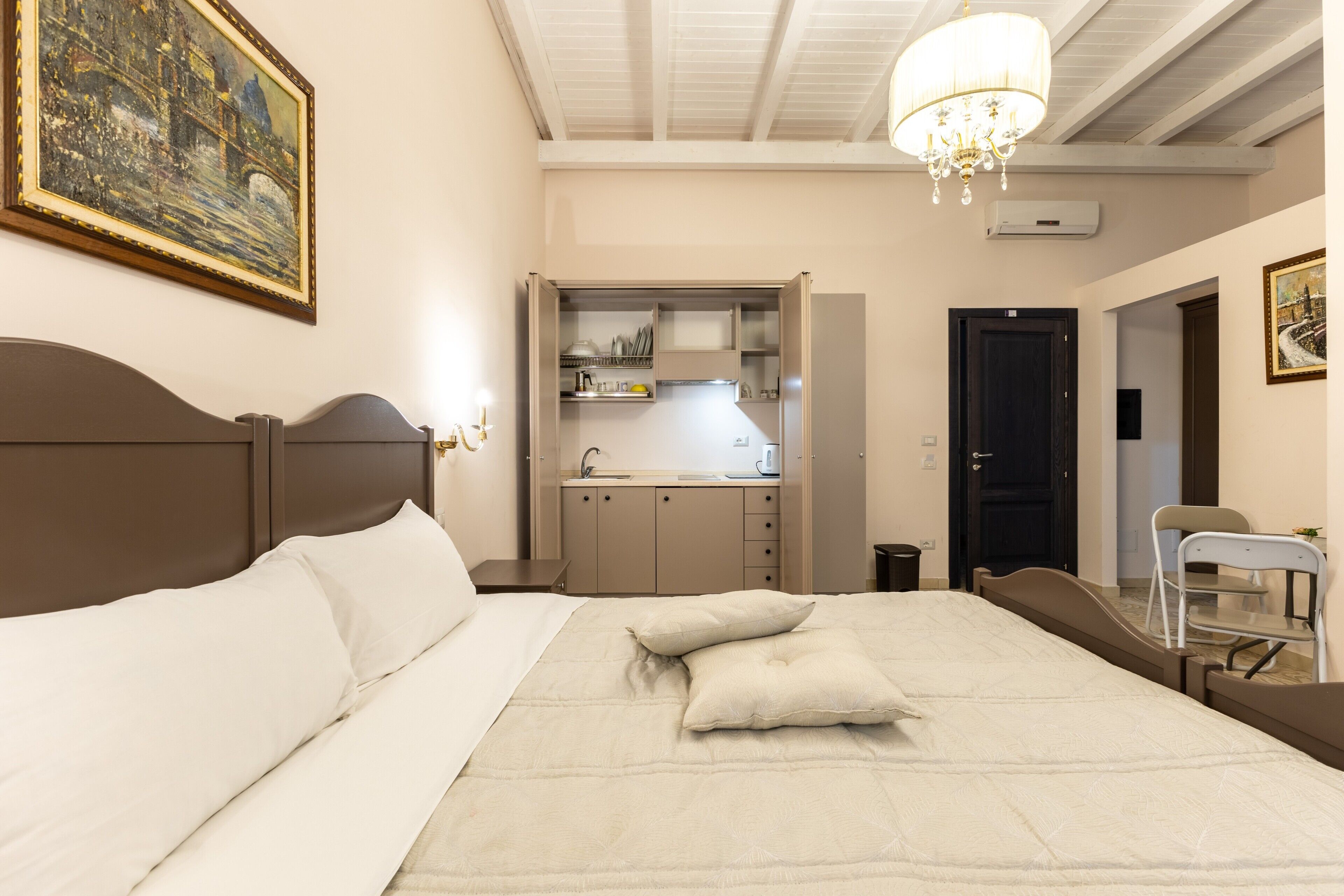 1 habitación, tabla de planchar con plancha, wifi gratis y ropa de cama 