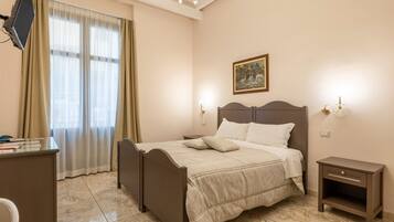 1 habitación, tabla de planchar con plancha, wifi gratis y ropa de cama