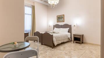 1 habitación, tabla de planchar con plancha, wifi gratis y ropa de cama