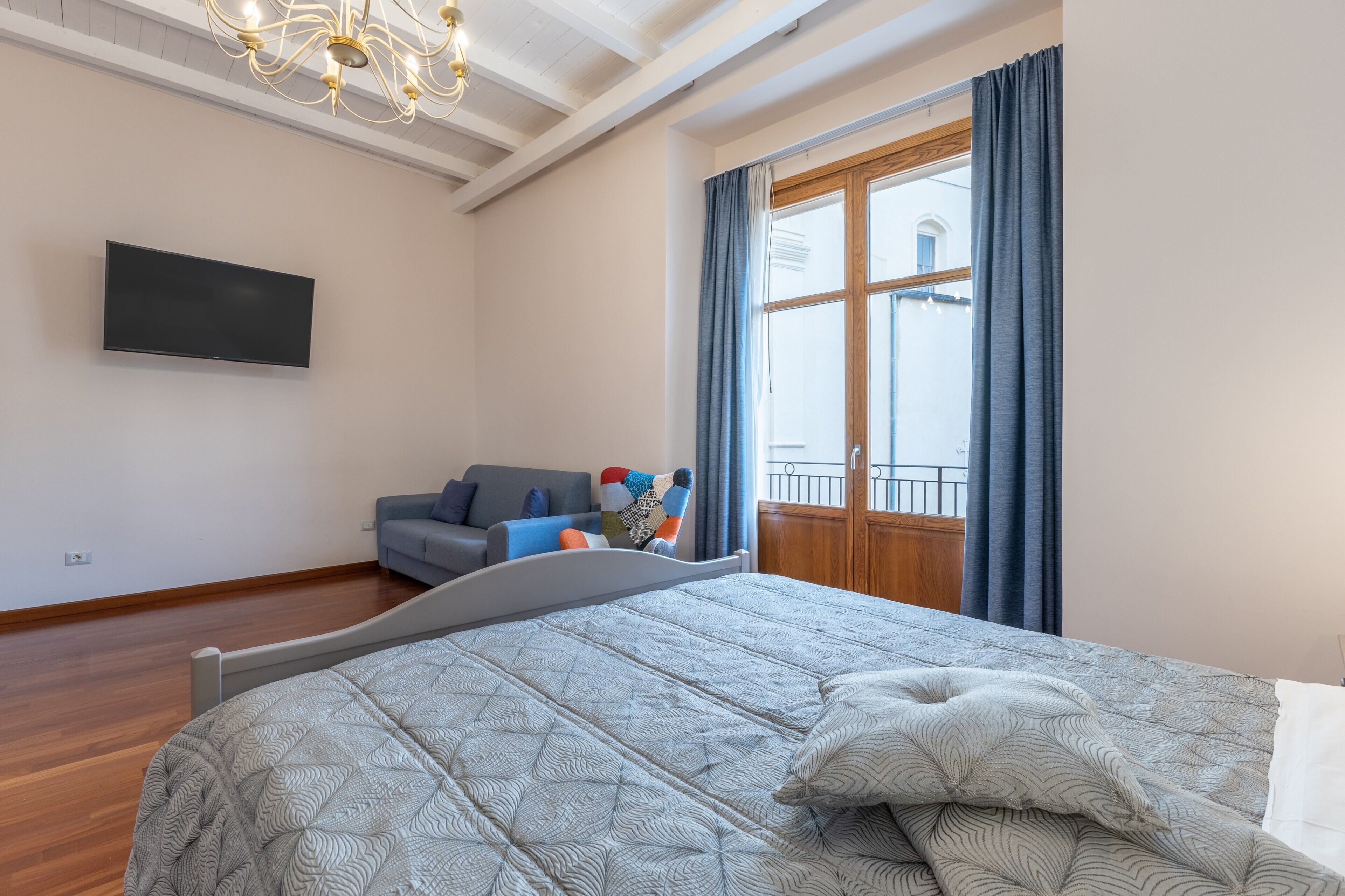 1 habitación, tabla de planchar con plancha, wifi gratis y ropa de cama 