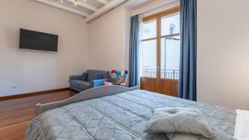 1 habitación, tabla de planchar con plancha, wifi gratis y ropa de cama