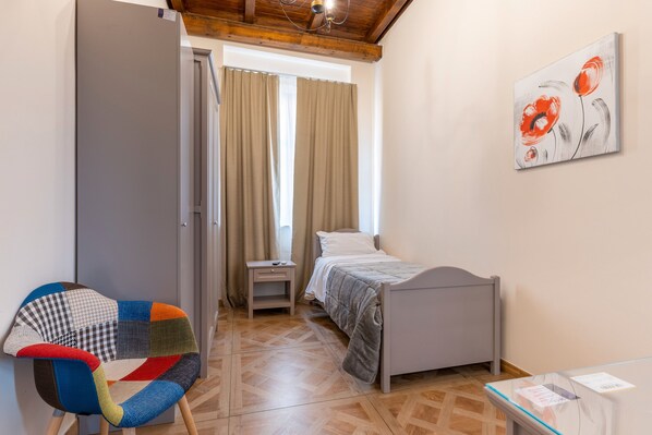 1 chambre, fer et planche Ă repasser, Wi-Fi gratuit, draps fournis