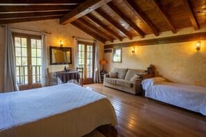3 quartos, Wi-Fi de cortesia, roupa de cama