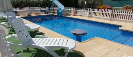 حمام سباحة