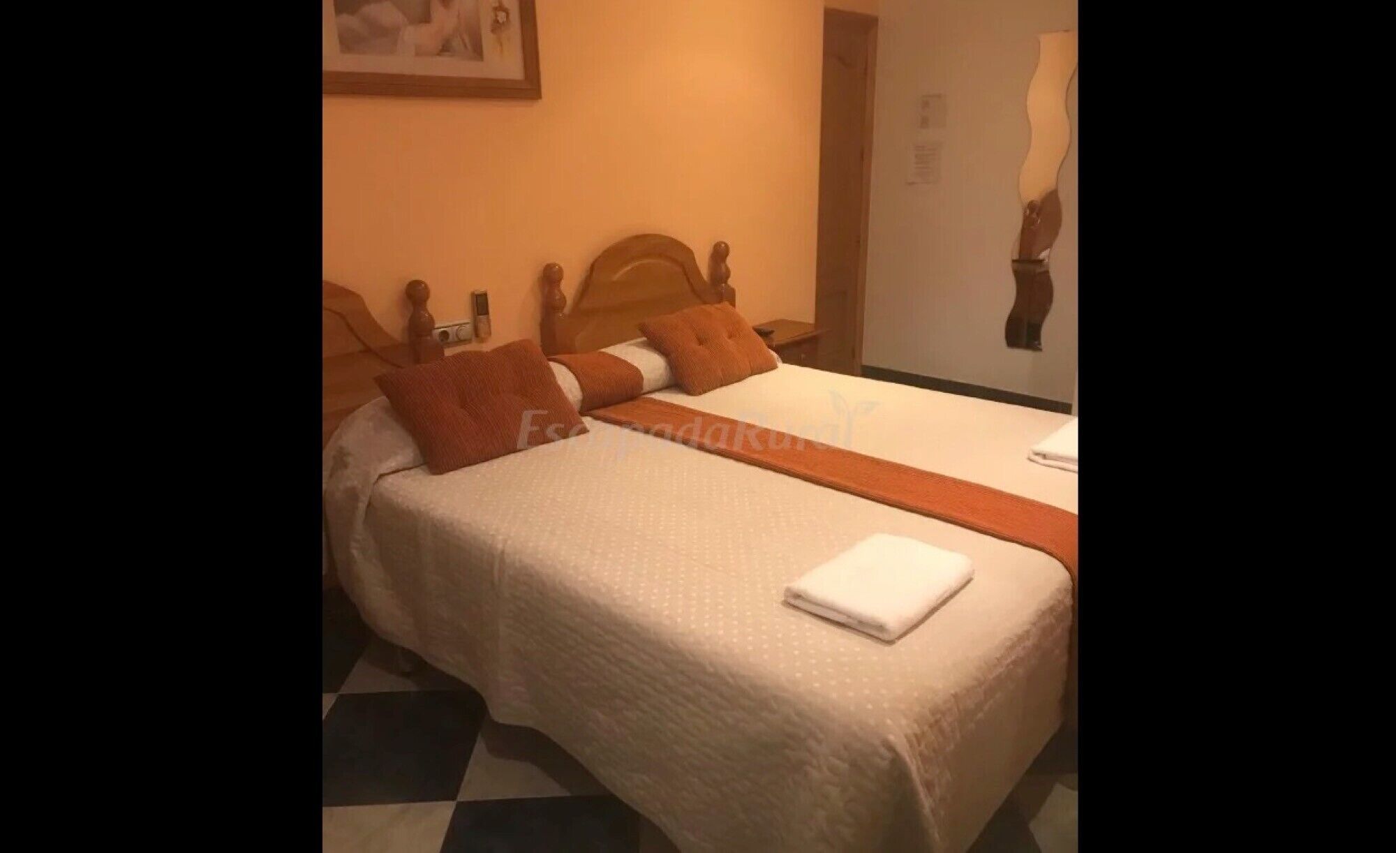 12 habitaciones, wifi gratis y ropa de cama 