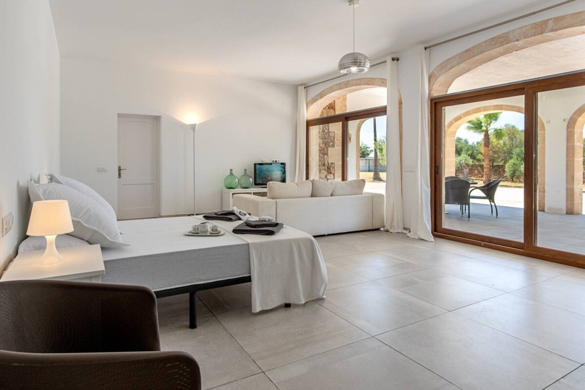 Fernseher, Videospiele, Tischtennisplatte