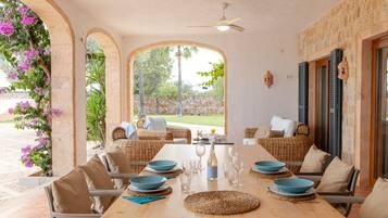 Outdoor dining