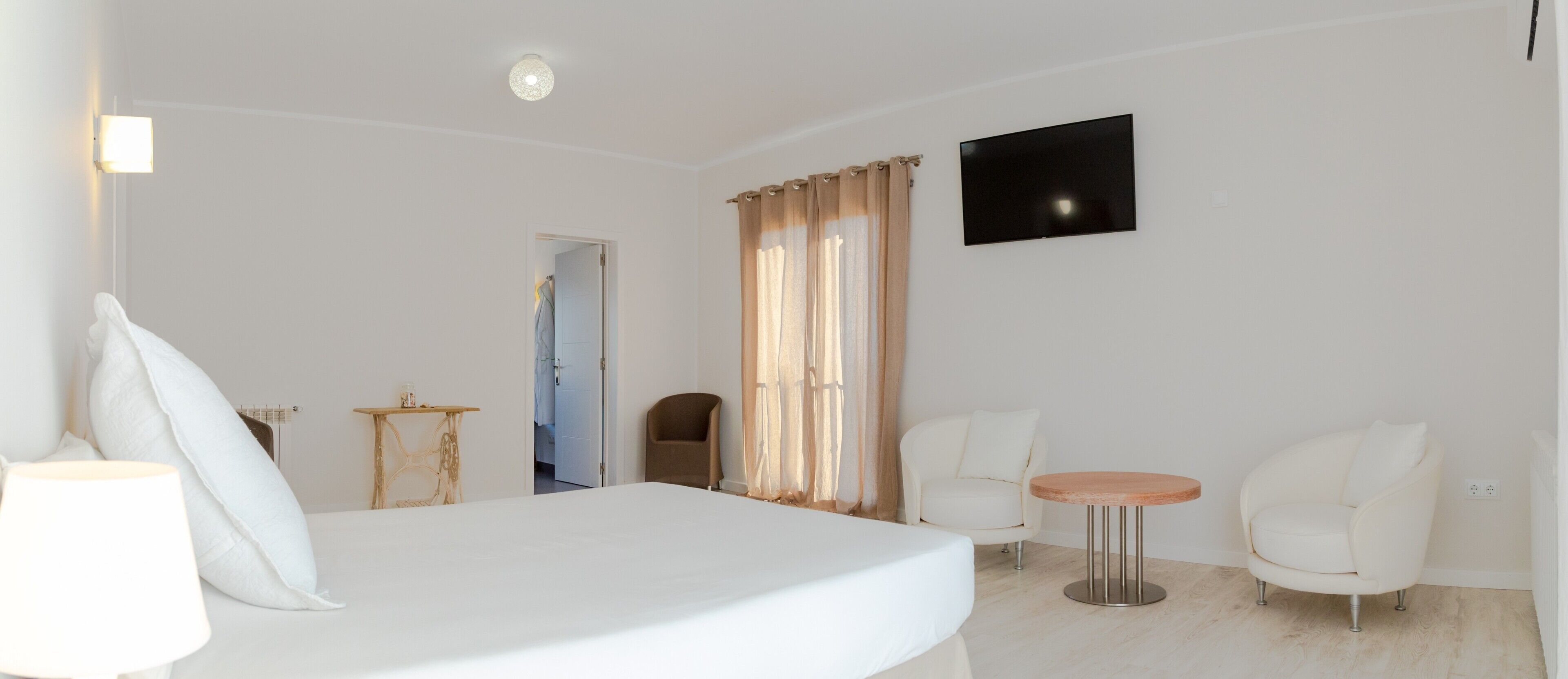 6 chambres, fer et planche à repasser, Wi-Fi gratuit, draps fournis