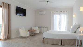 6 bedrooms, iron/ironing board, free WiFi, bed sheets