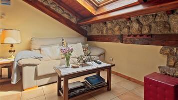 Een televisie, een dvd-speler en een stereo