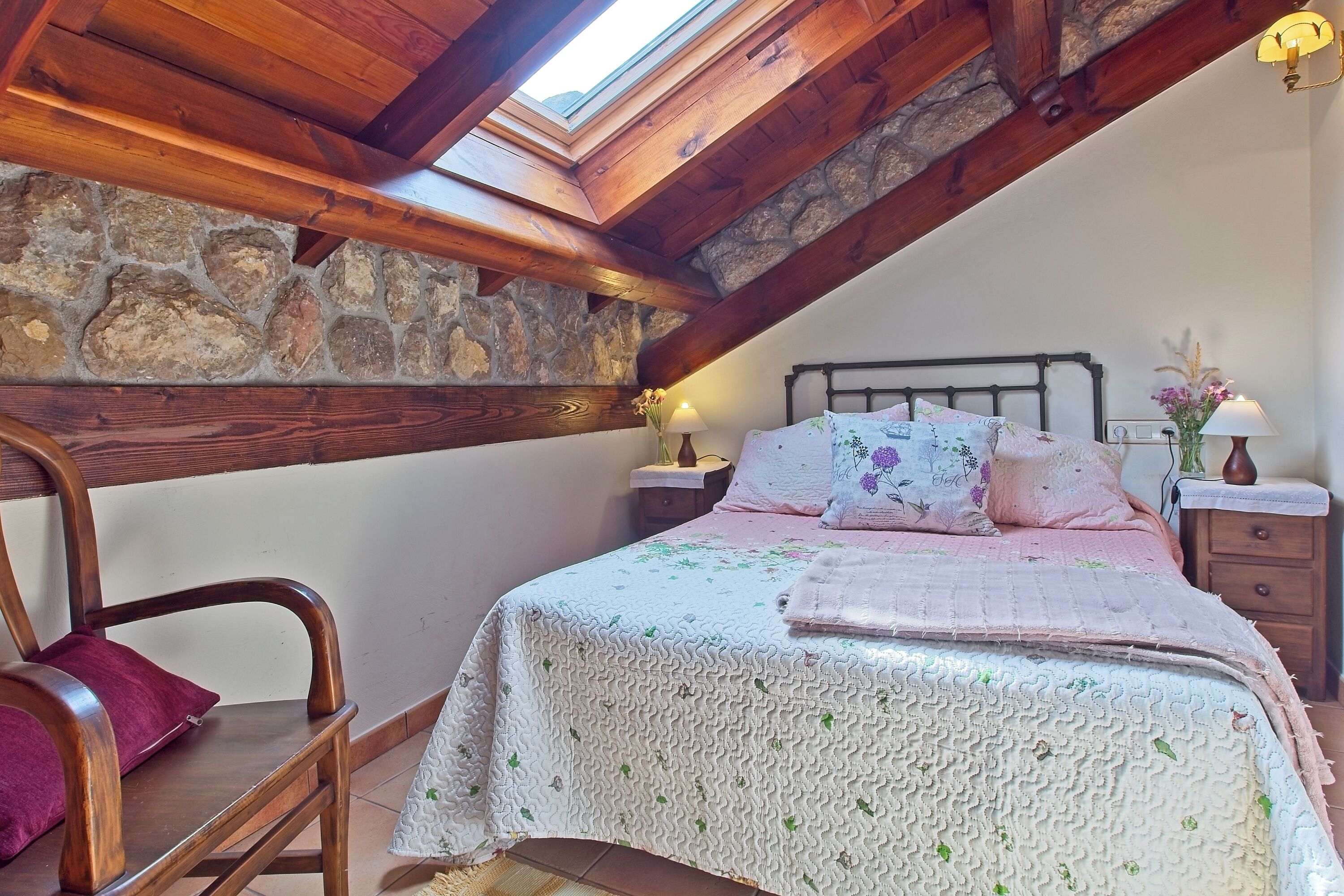 2 slaapkamers, een strijkplank/strijkijzer, gratis wifi, beddengoed