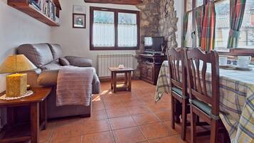 Een televisie, een dvd-speler en een stereo