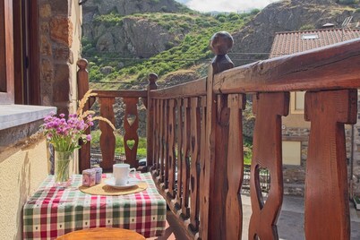 Apartment 'Invernal De Picos' with Mountain View, Private Terrace and Wi-Fi