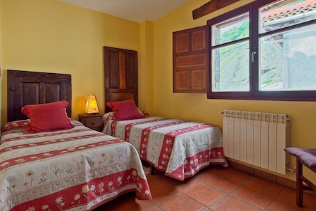 2 Schlafzimmer, kostenloses WLAN, Bettwäsche. Rustikales Berghaus in den Picos de Europa mit Terrasse und WLAN