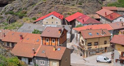 Apartment 'Invernal De Picos' with Mountain View, Private Terrace and Wi-Fi