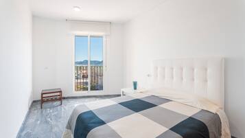 2 Schlafzimmer, Bügeleisen/Bügelbrett, Bettwäsche