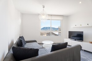 TV - Apartment 'Llanera De Ranes' with Balcony and Air Conditioning (Llanera de Ranes)