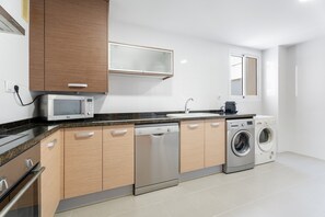 Fridge, microwave, oven, stovetop - Apartment 'Llanera De Ranes' with Balcony and Air Conditioning (Llanera de Ranes)