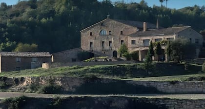 Maison de campagne "Les Corts De Biosca" avec vue sur les montagnes, piscine privée et Wi-Fi