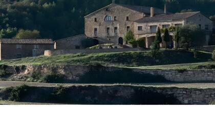 Country House 'Les Corts De Biosca' with Mountain View, Private Pool and Wi-Fi