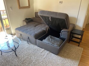 Living area - Charming 2-bedroom condo - Styling in Scottsdale with WiFi, AC, fitness room (Scottsdale)