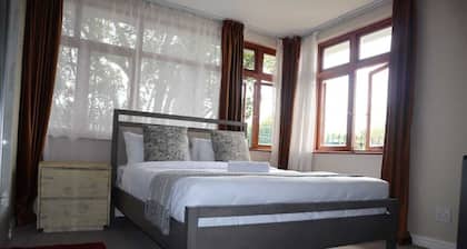 FAIRSTAY LODGE- SELF CATERING ACCOMMODATION IN PAROW CAPE TOWN