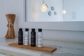 Dusj, hårføner og håndklær