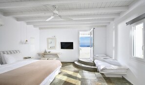 Tabla de planchar con plancha, wifi gratis y ropa de cama 