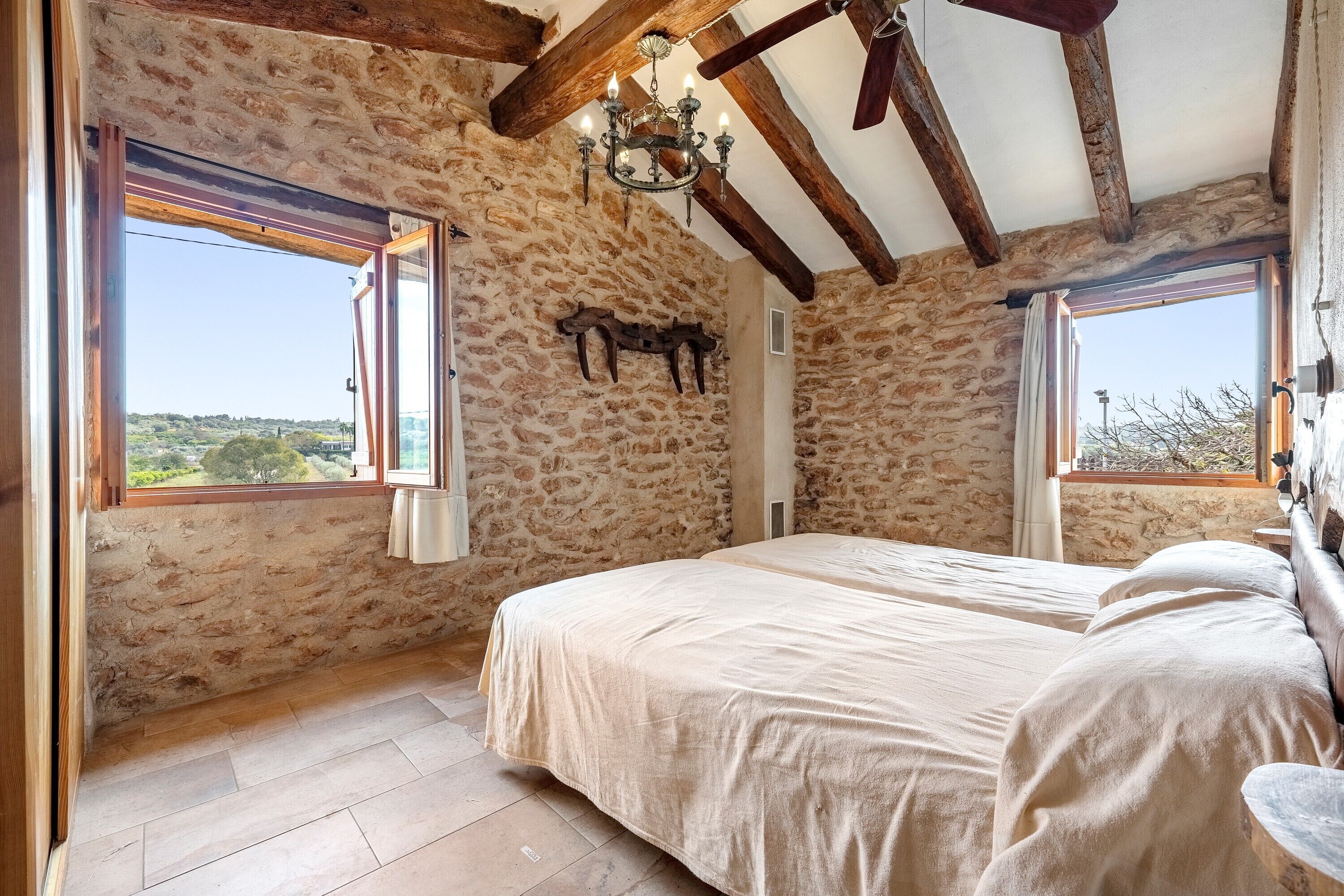 3 quartos, Wi-Fi de cortesia, roupa de cama