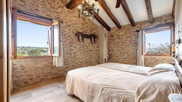 3 bedrooms, free WiFi, bed sheets