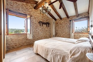 3 bedrooms, free WiFi, bed sheets