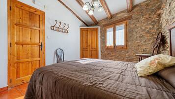 6 bedrooms, free WiFi, bed sheets