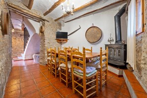 Dining - Apartment 'Casa Elisa' with Private Terrace, Wi-Fi and Air Conditioning (Masdenverge)