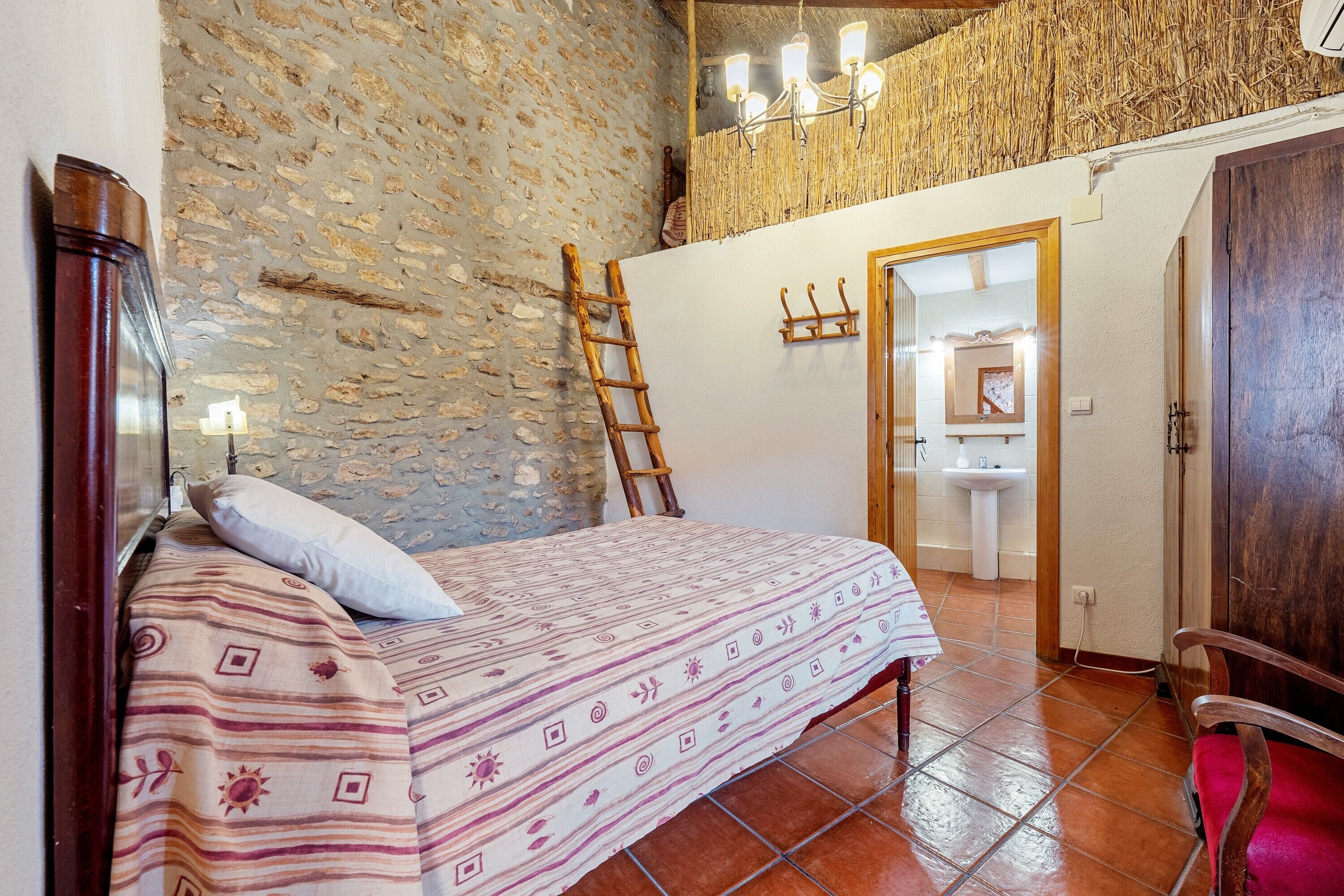 4 bedrooms, free WiFi, bed sheets