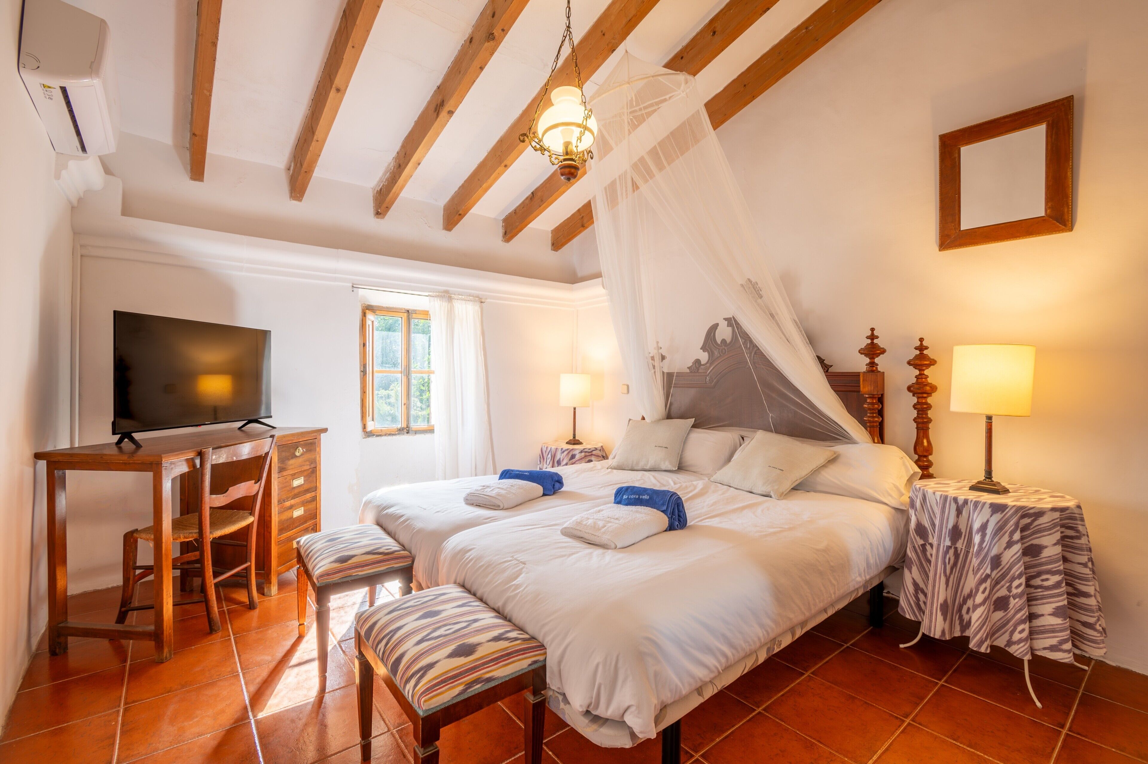 2 室のベッドルーム、WiFi (無料)、ベッドシーツ