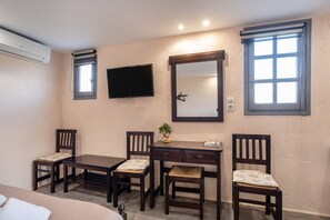 Iron/ironing board, free WiFi, bed sheets