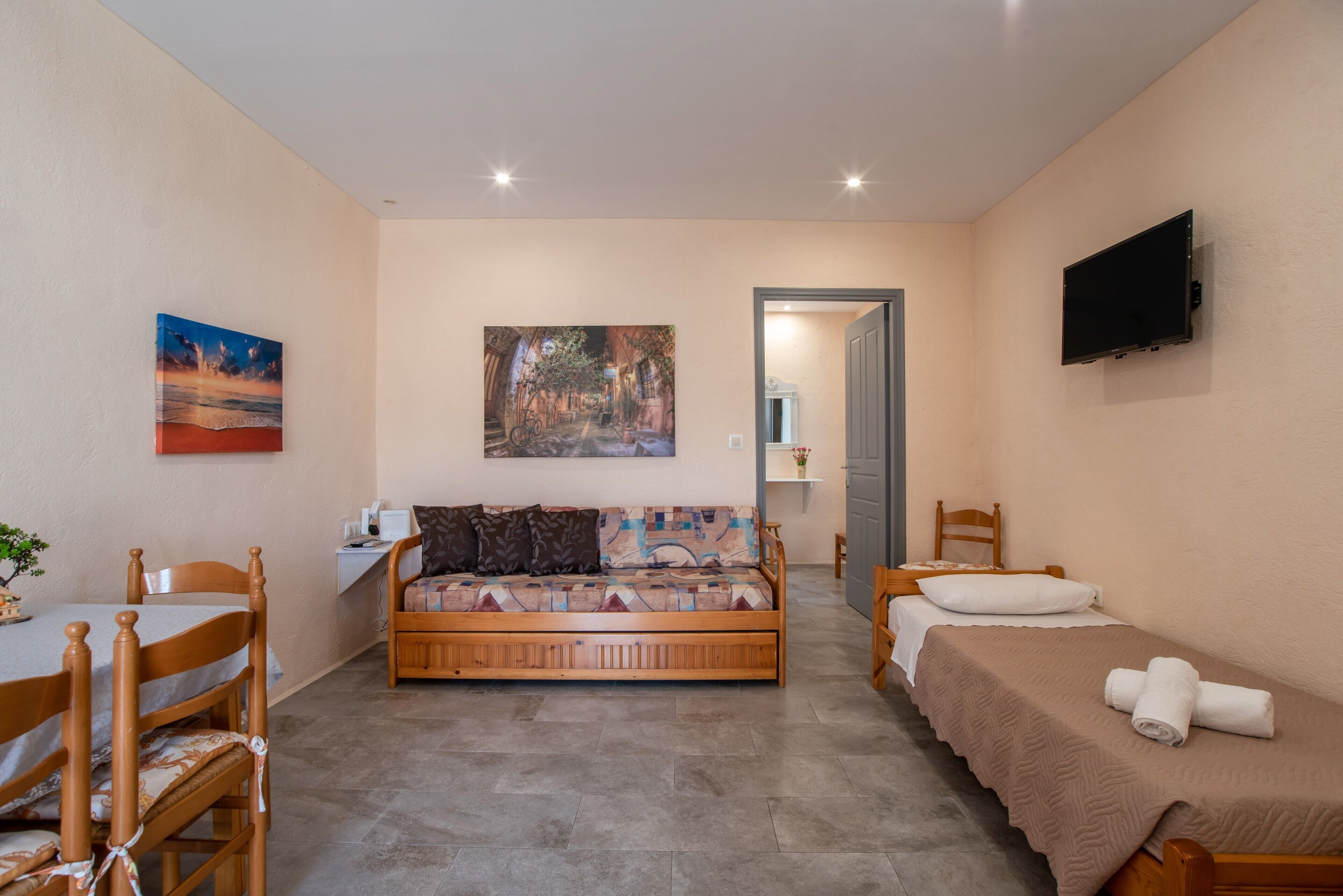 2 bedrooms, iron/ironing board, free WiFi, bed sheets